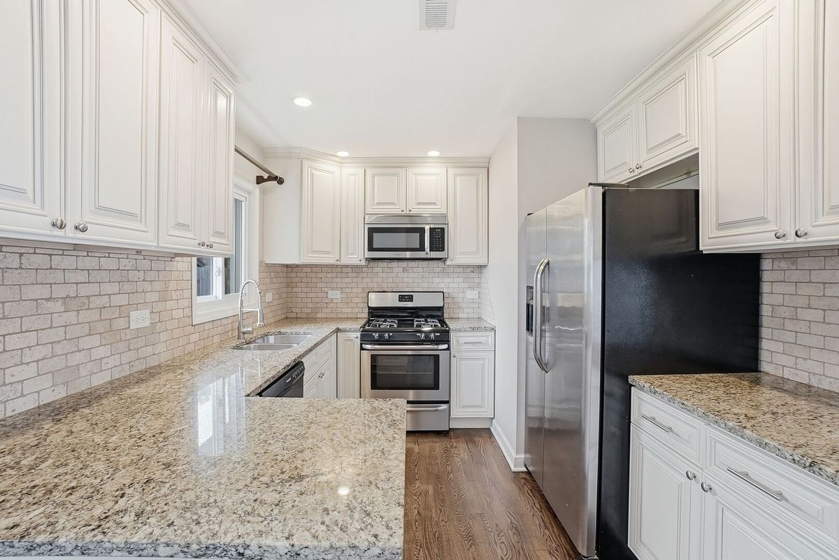 8718 Cranbrook Ln, Bridgeview, IL 60455 — photo 5