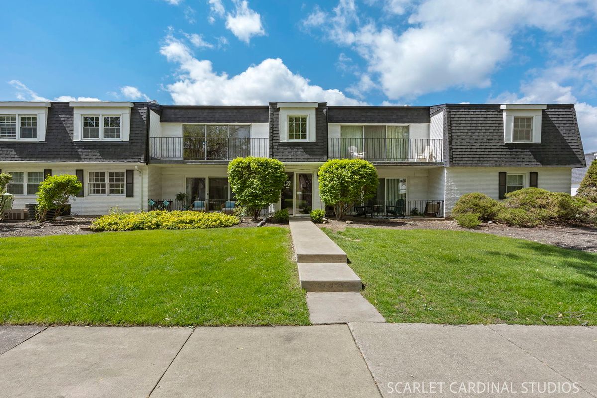1105 Royal St George Drive, Naperville, IL 60563