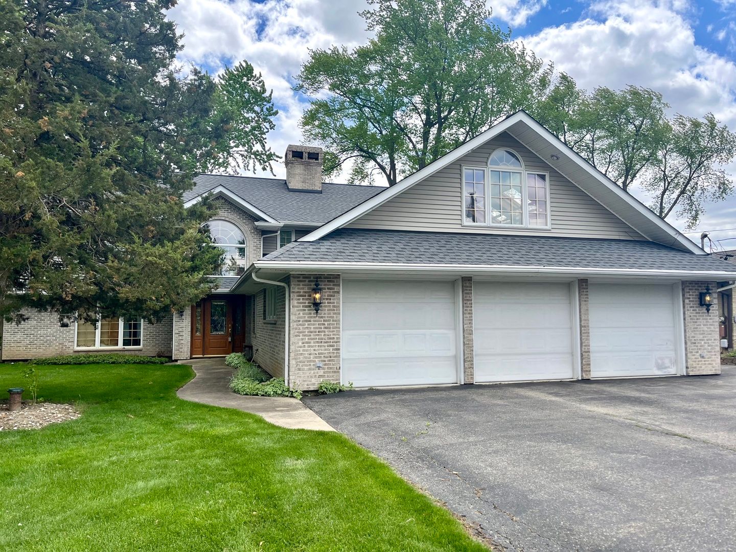 2401 Fairview Avenue — Johnsburg, IL 60051