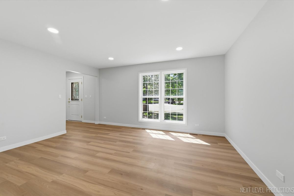 1340 Nantucket Court, Carol Stream, IL 60188