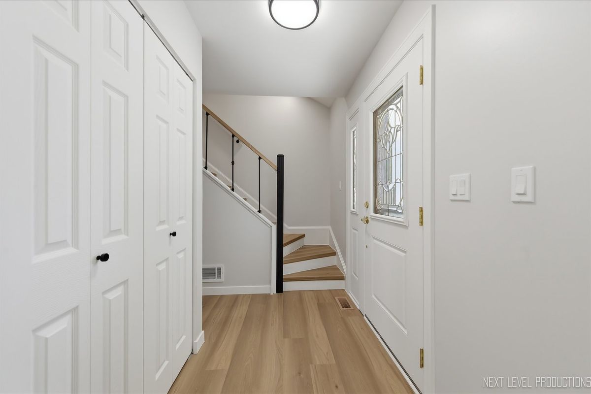 1340 Nantucket Court, Carol Stream, IL 60188