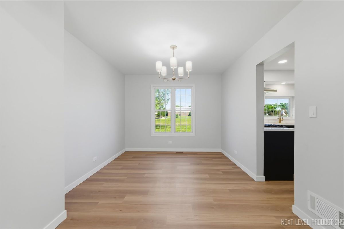 1340 Nantucket Court, Carol Stream, IL 60188