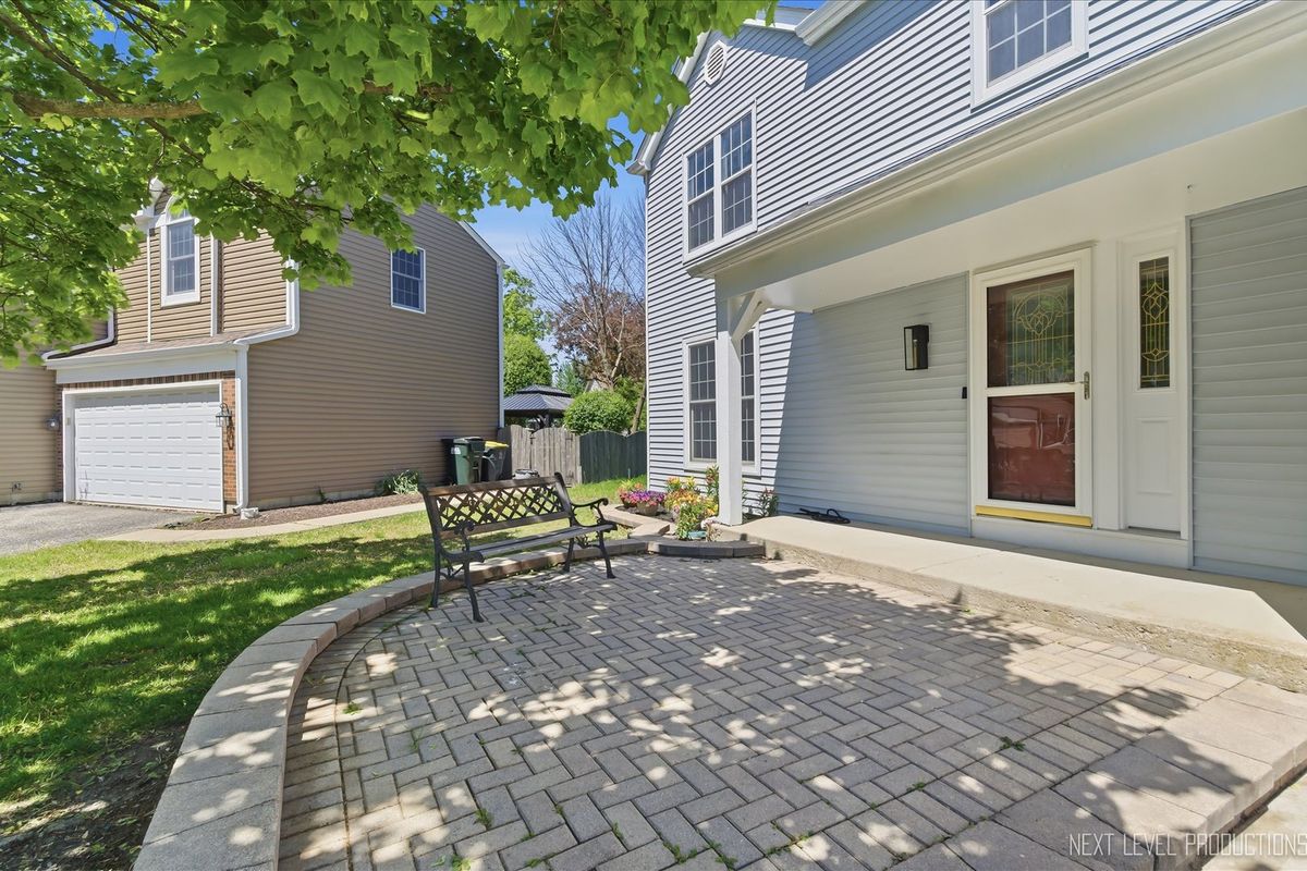 1340 Nantucket Court, Carol Stream, IL 60188