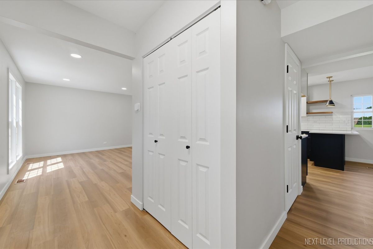 1340 Nantucket Court, Carol Stream, IL 60188