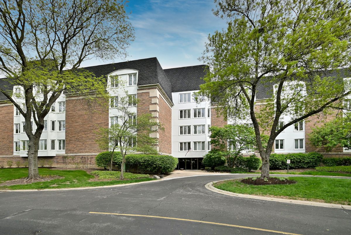 225 Lake Boulevard, Buffalo Grove, IL 60089