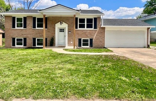 5703 Sir Gawain Drive — Godfrey, IL 62035