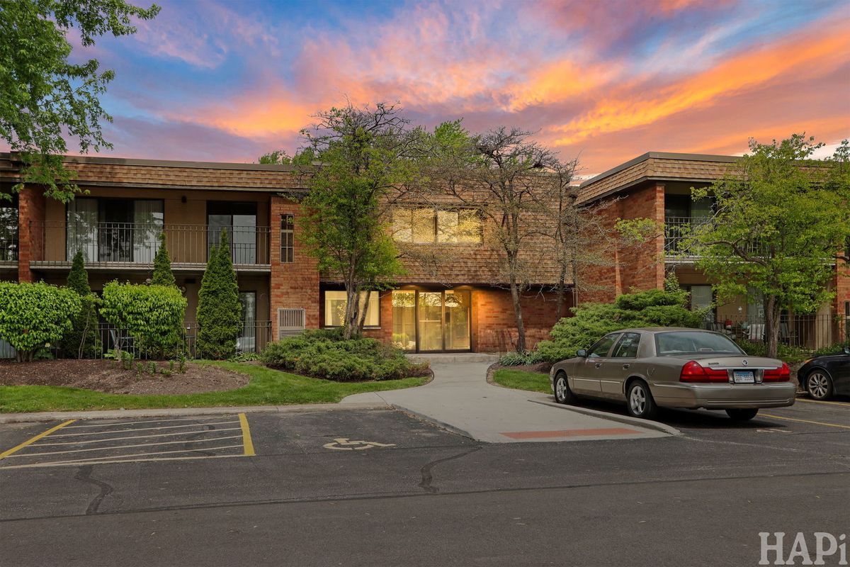 70 OLD OAK Drive, Buffalo Grove, IL 60089