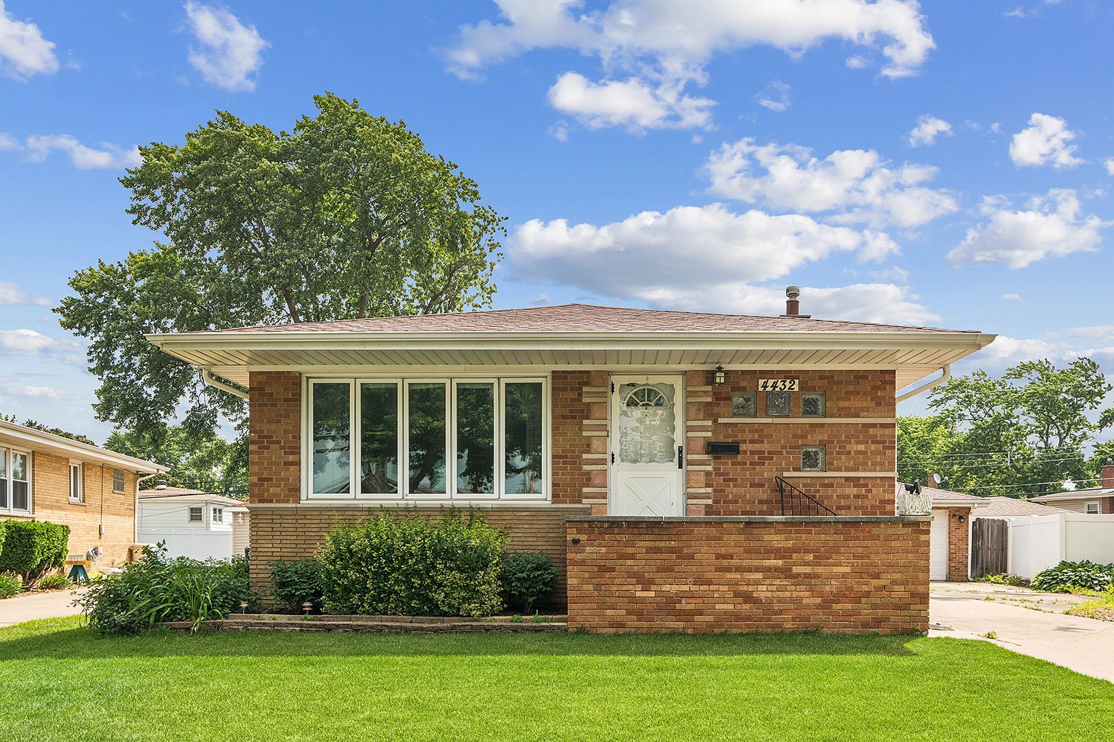 4432 W 100th Place — Oak Lawn, IL 60453