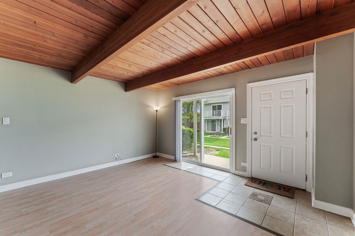 485 Meadow Green Lane, Round Lake Beach, IL 60073