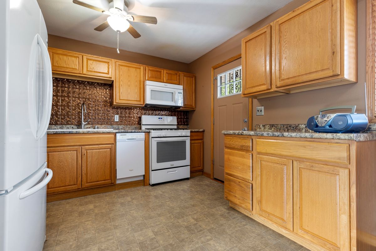 2120 Coronet Road, Loves Park, IL 61111