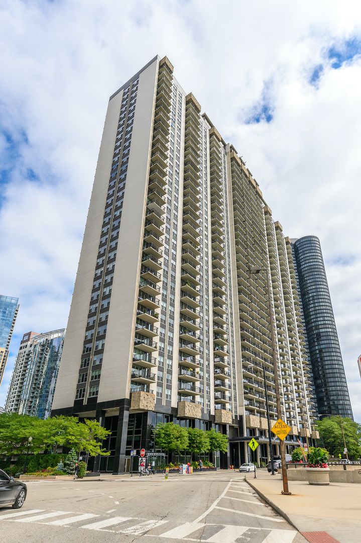 400 Randolph Street, Chicago, IL 60601