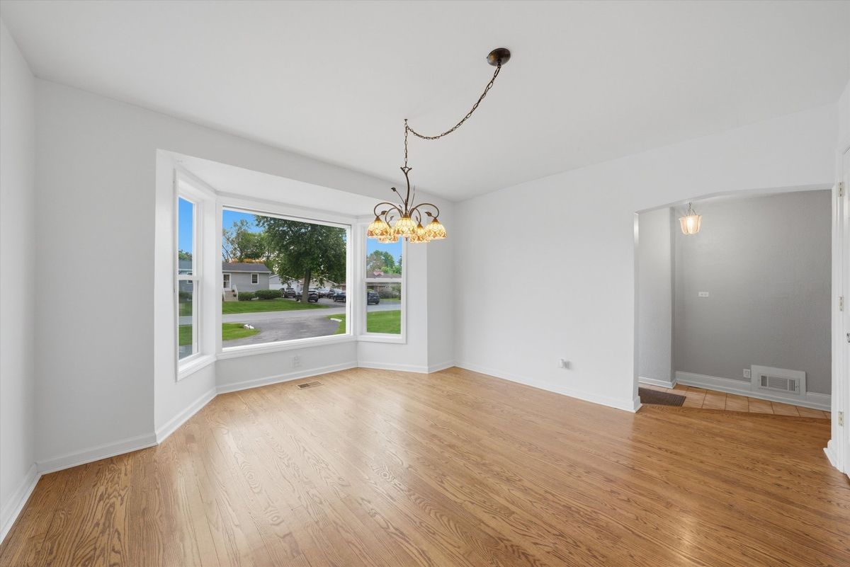 6830 W 112th Place, Worth, IL 60482