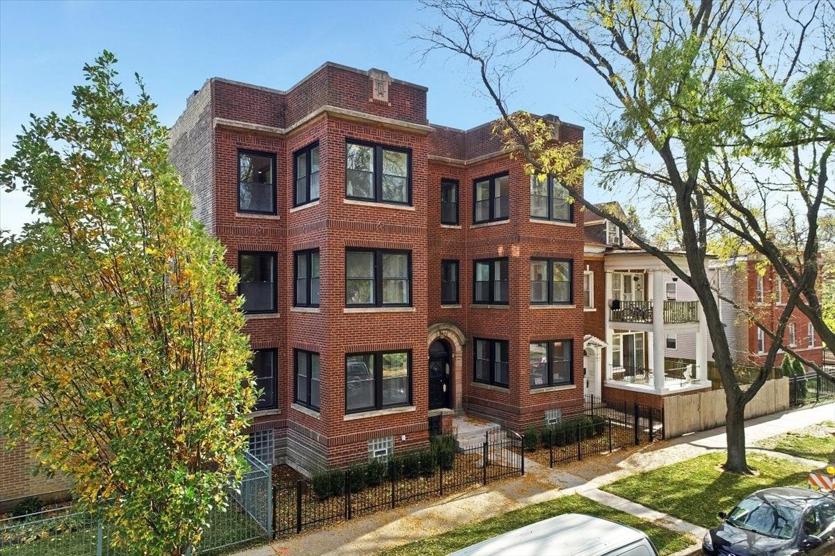 6355 N Paulina Street — Chicago, IL 60660