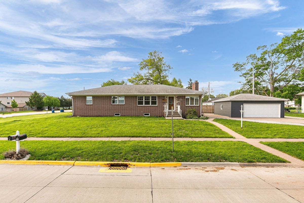 105 Price Street, Eldridge, IA 52748