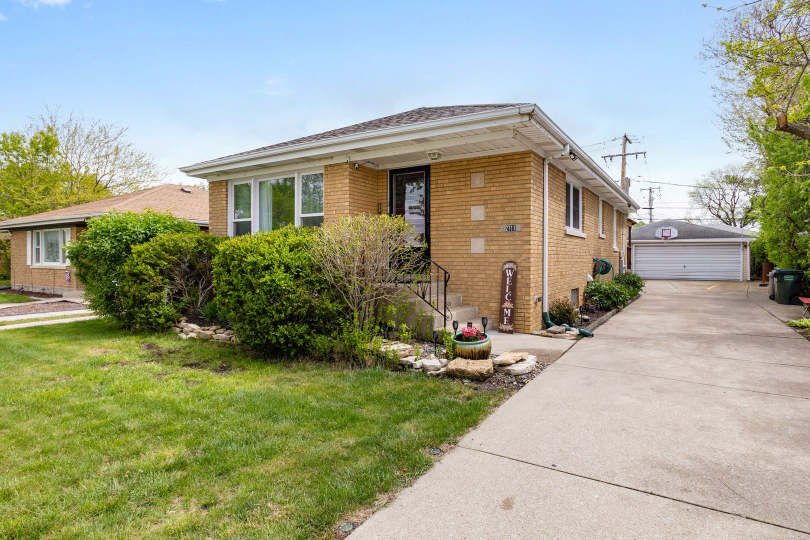 2711 Maple Avenue — Brookfield, IL 60513