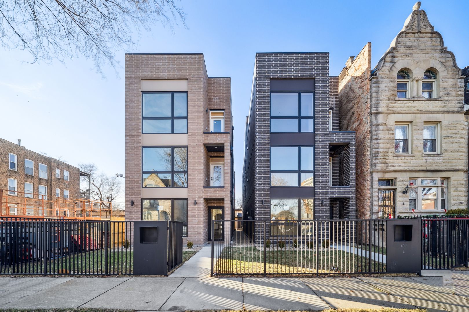 4208 S Calumet Avenue #201 — Chicago, IL 60653