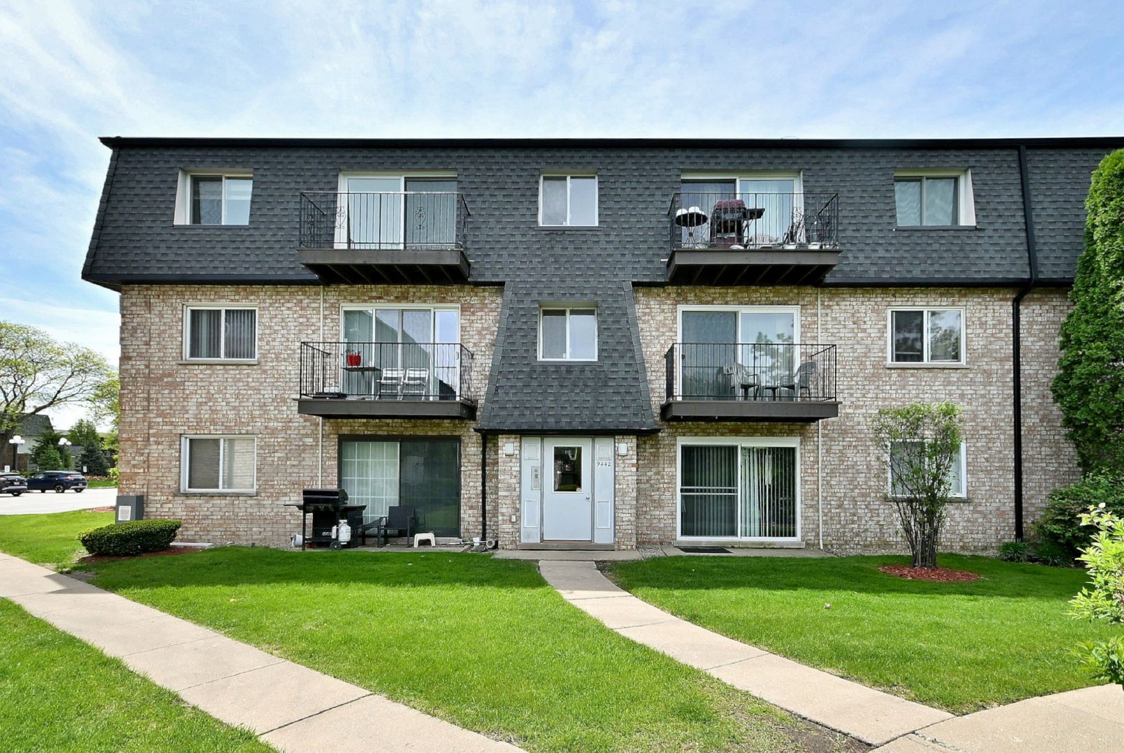 9442 Bay Colony Drive #3E — Des Plaines, IL 60016