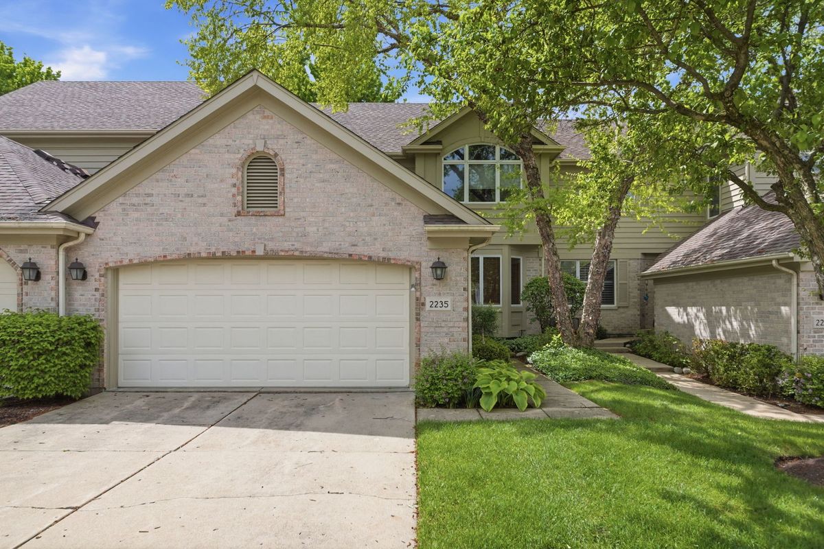 2235 Tamarack Drive, Downers Grove, IL 60515