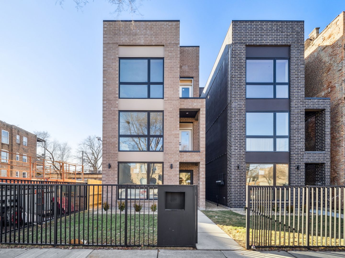 4208 S Calumet Avenue #301 — Chicago, IL 60653