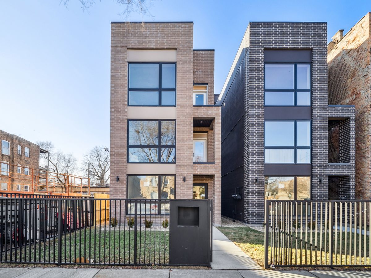 4208 Calumet Avenue, Chicago, IL 60653