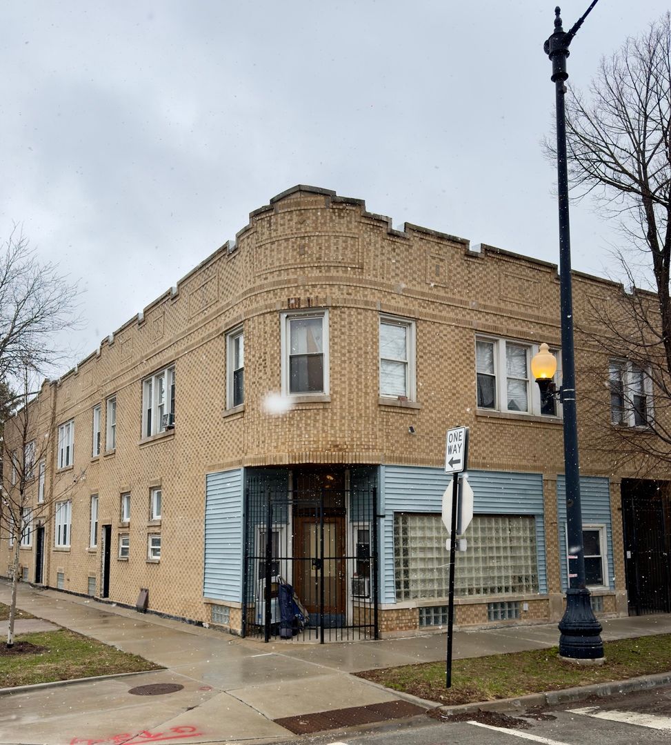 2456 Lithuanian Plaza Court, Chicago, IL 60629