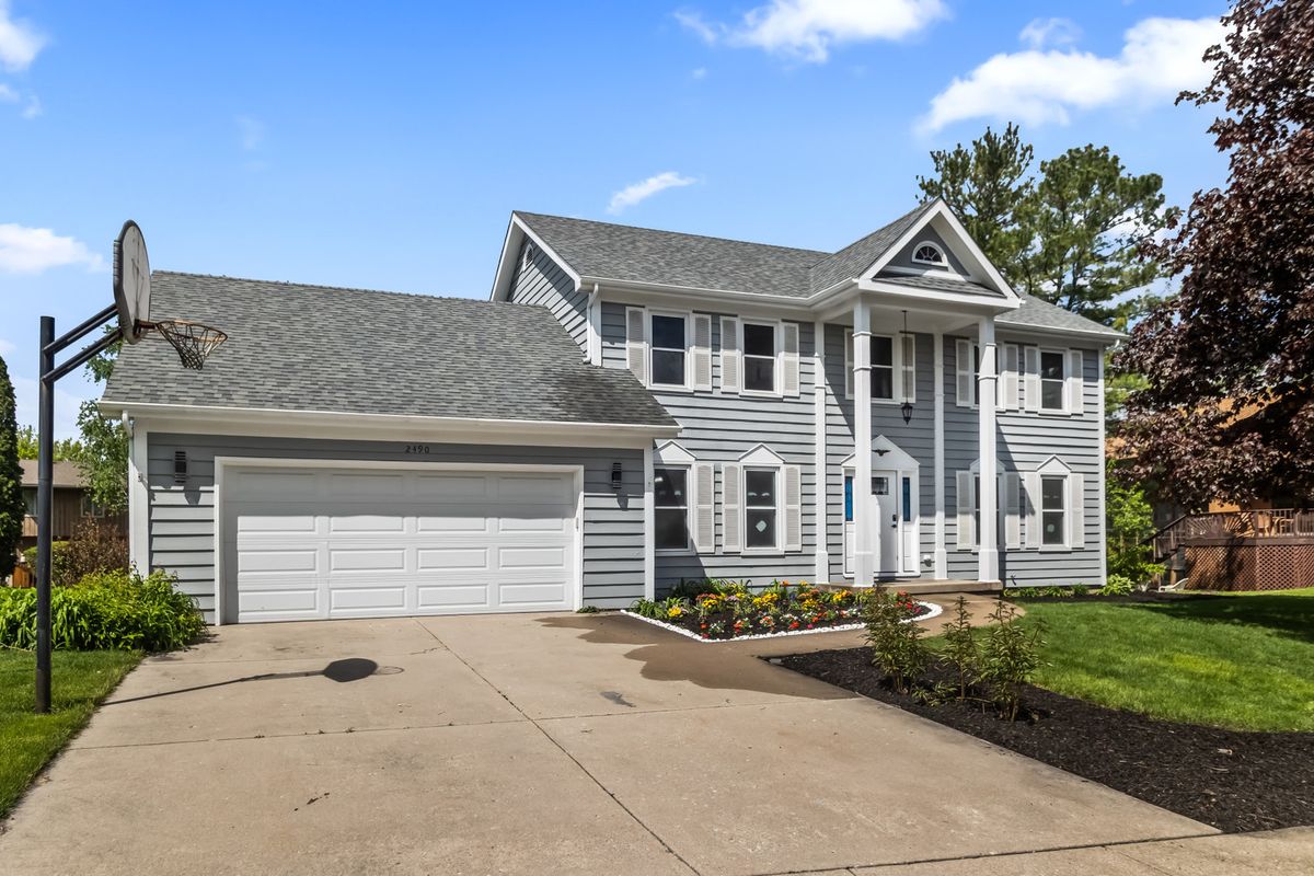 2490 Lakeside Drive, Aurora, IL 60504
