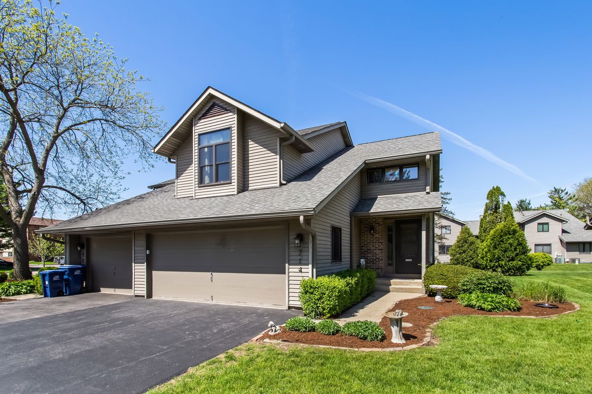 714 Eletson Drive, Crystal Lake, IL 60014