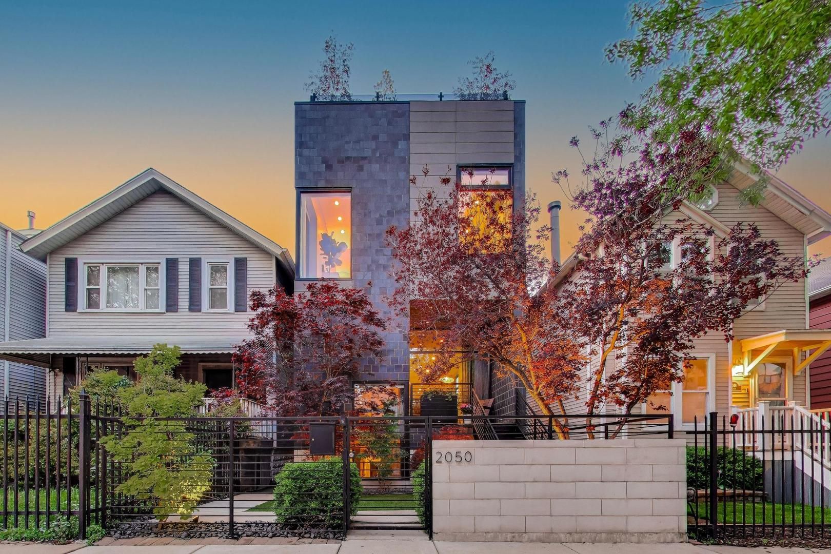 2050 W Huron Street — Chicago, IL 60612