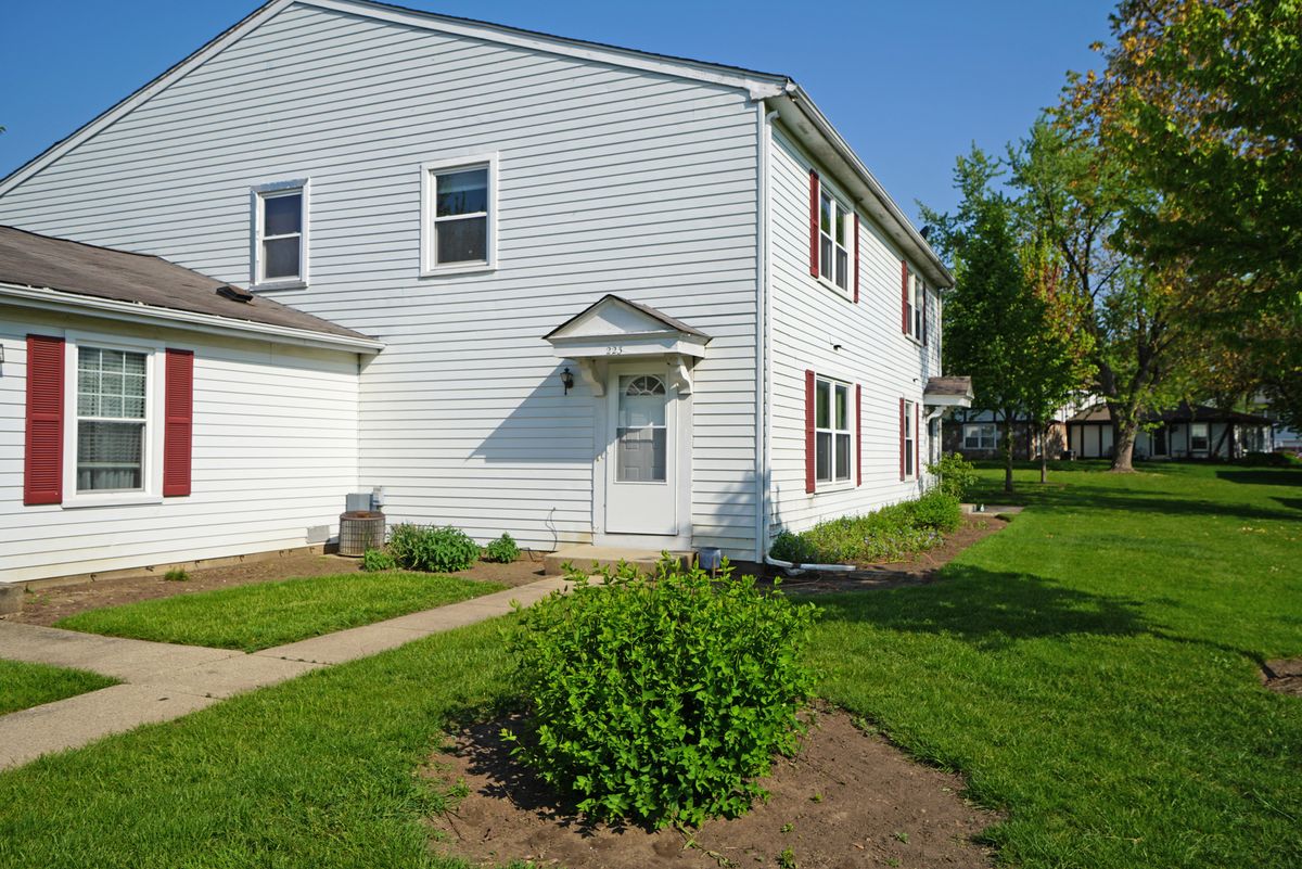 223 Harvest Court, Vernon Hills, IL 60061