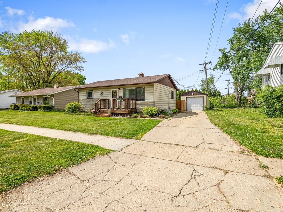 1270 W Staver Street, Freeport, IL 61032