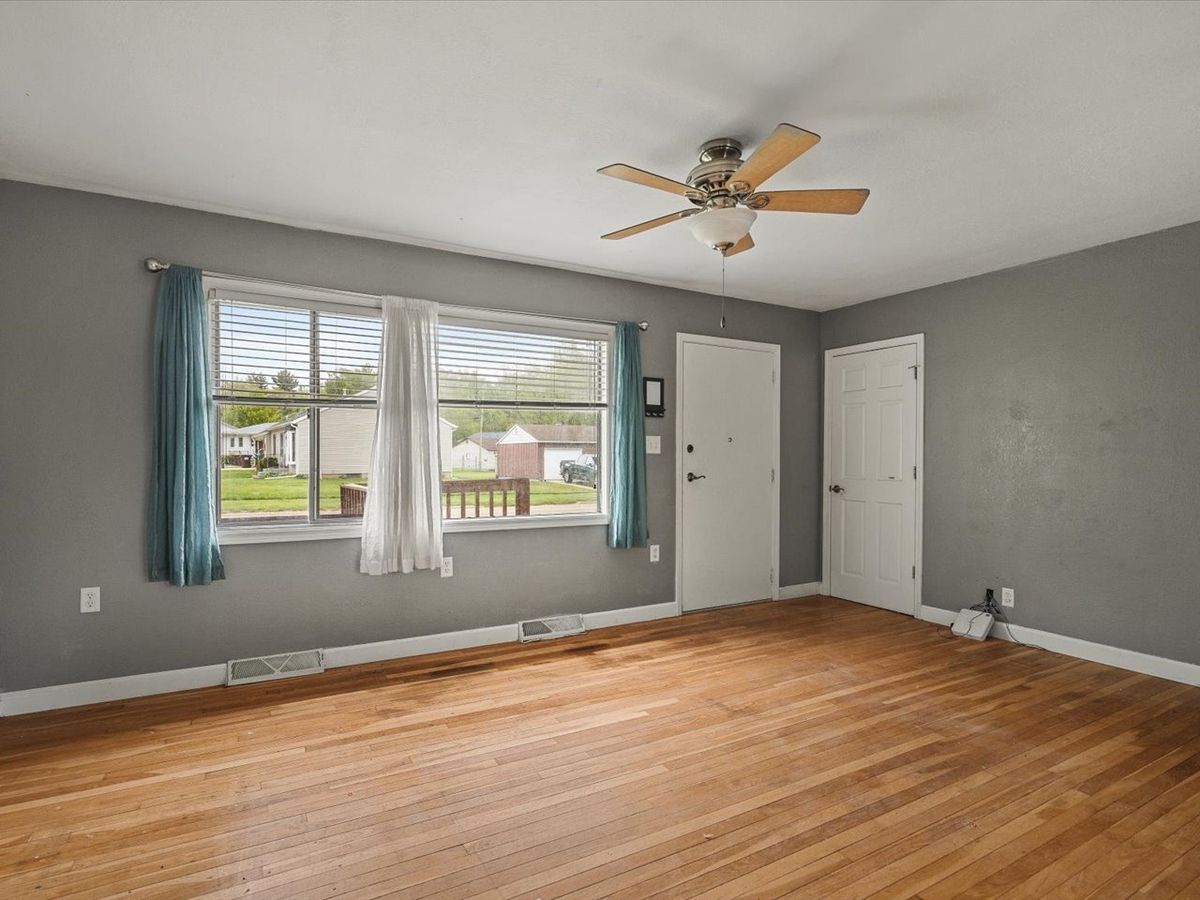 1270 W Staver Street, Freeport, IL 61032