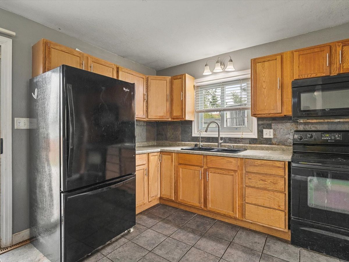 1270 W Staver Street, Freeport, IL 61032