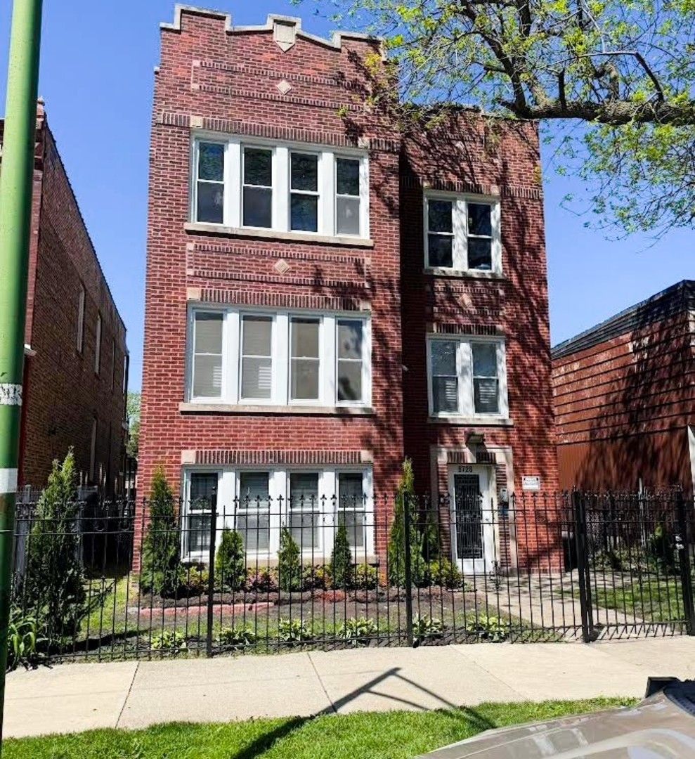 6728 Langley Avenue, Chicago, IL 60637
