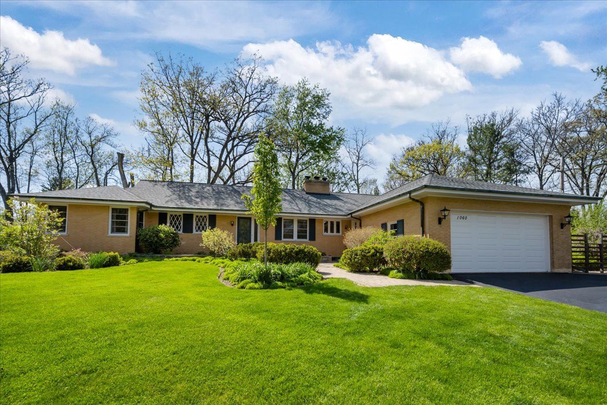1060 Oak Knoll Drive, Lake Forest, IL 60045