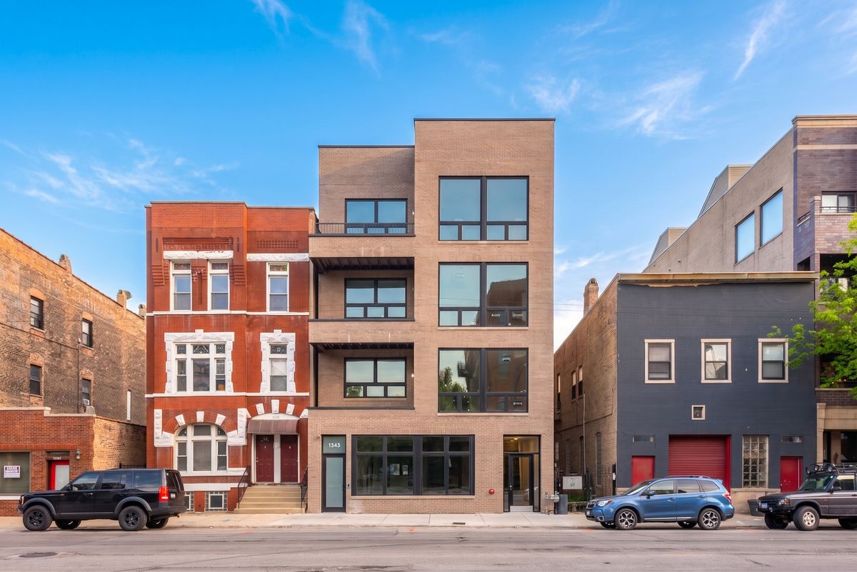 1345 Grand Avenue, Chicago, IL 60642