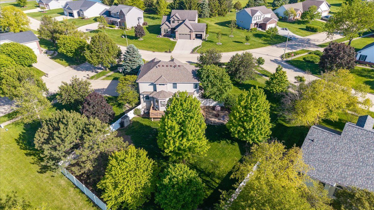 102 Meadowland Drive, Lexington, IL 61753