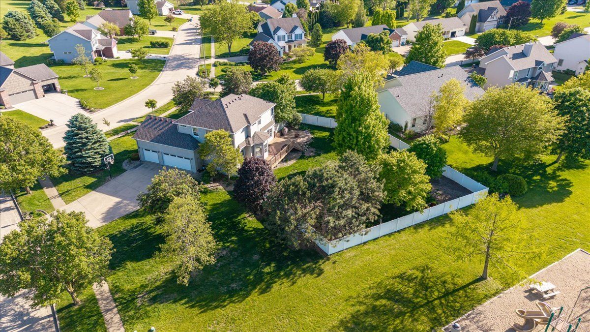 102 Meadowland Drive, Lexington, IL 61753
