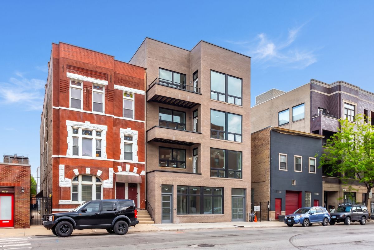 1345 Grand Avenue, Chicago, IL 60642