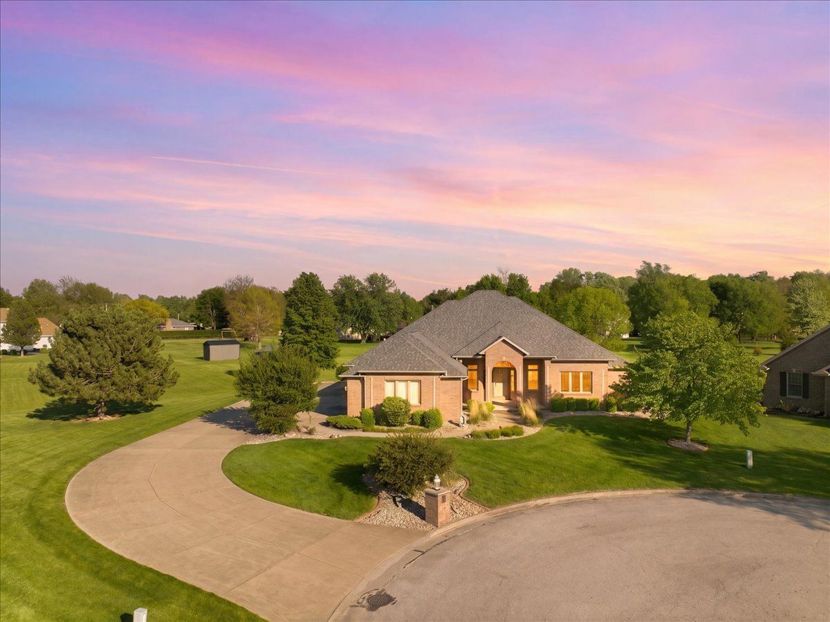 30 Canterbury Court, Fairbury, IL 61739