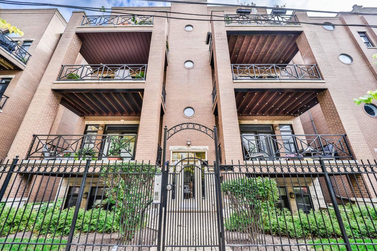 663 Peoria Street, Chicago, IL 60642
