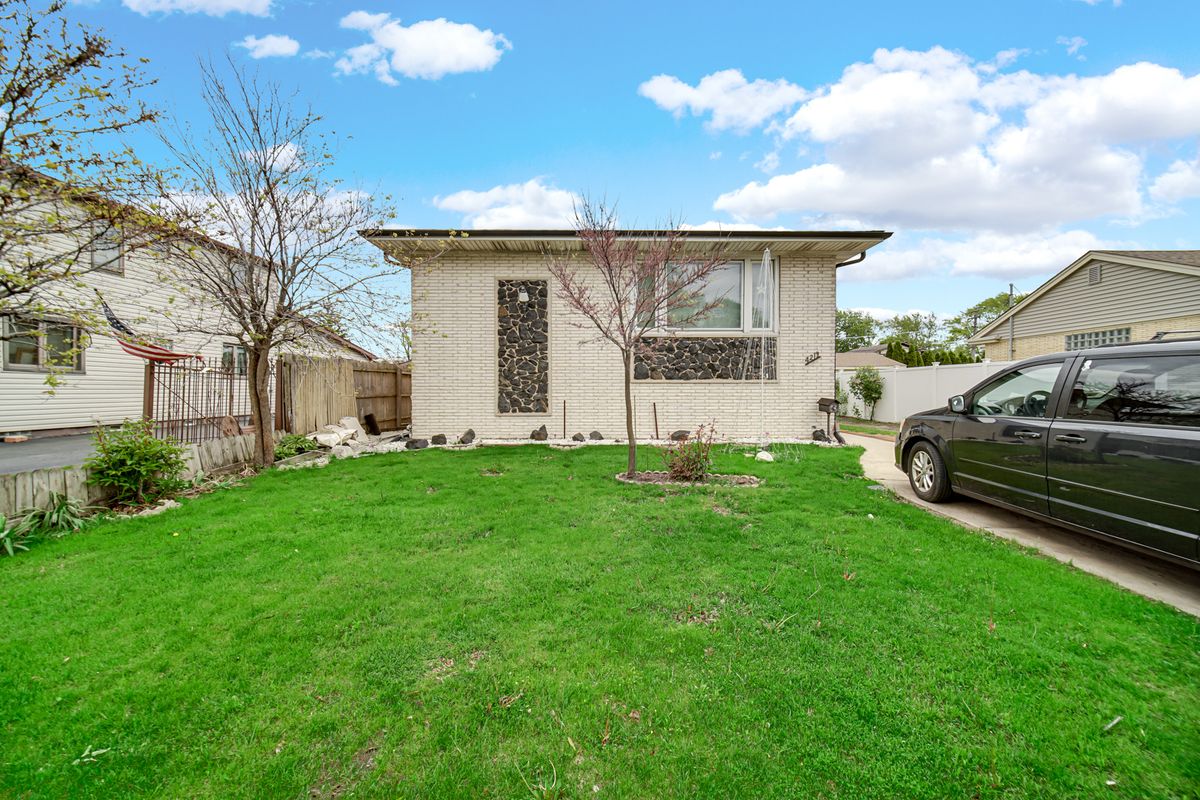 4219 Wehrman Avenue, Schiller Park, IL 60176