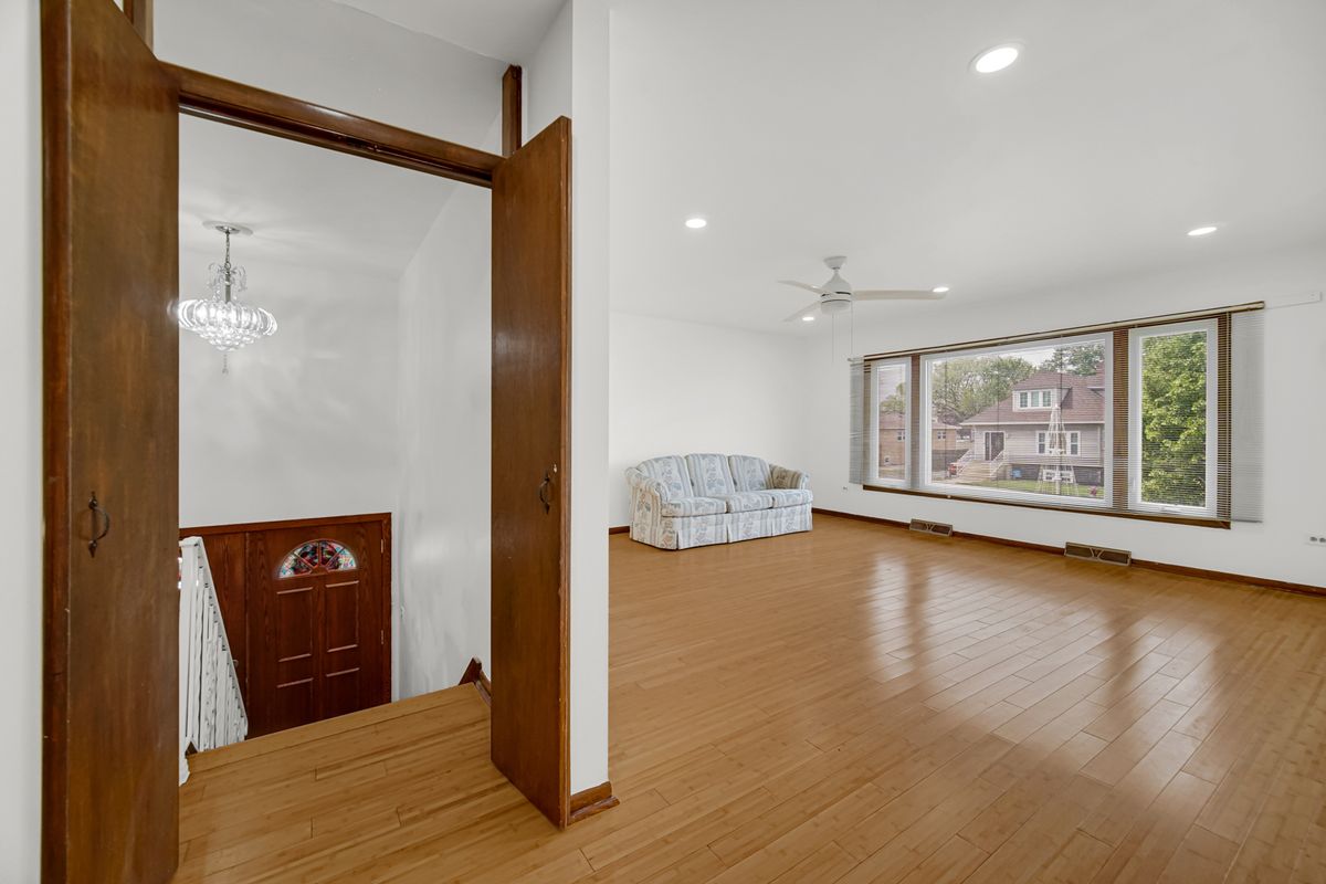 4219 Wehrman Avenue, Schiller Park, IL 60176