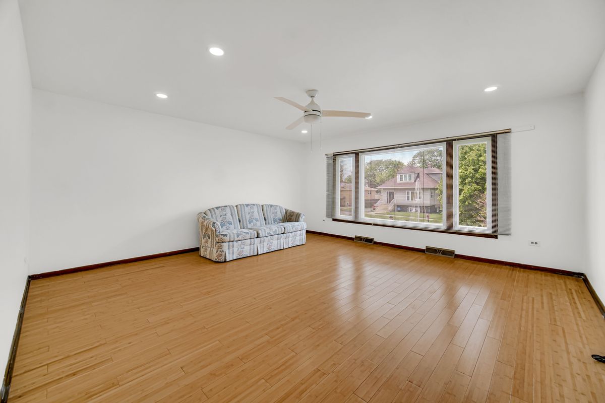4219 Wehrman Avenue, Schiller Park, IL 60176