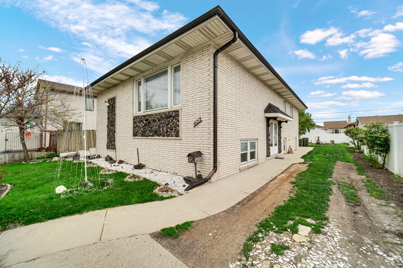 4219 Wehrman Avenue — Schiller Park, IL 60176