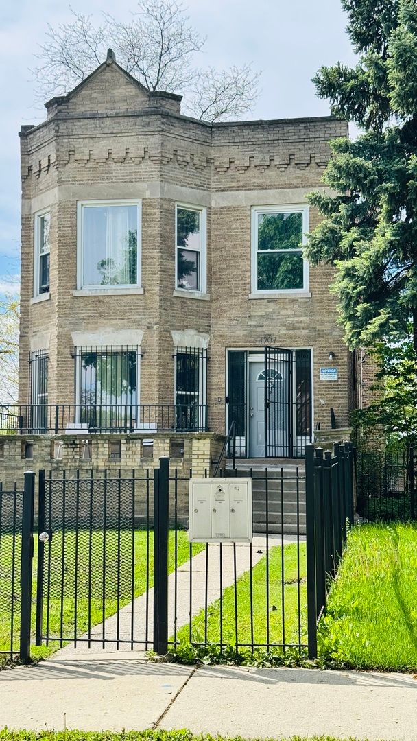 4701 West End Avenue, Chicago, IL 60644