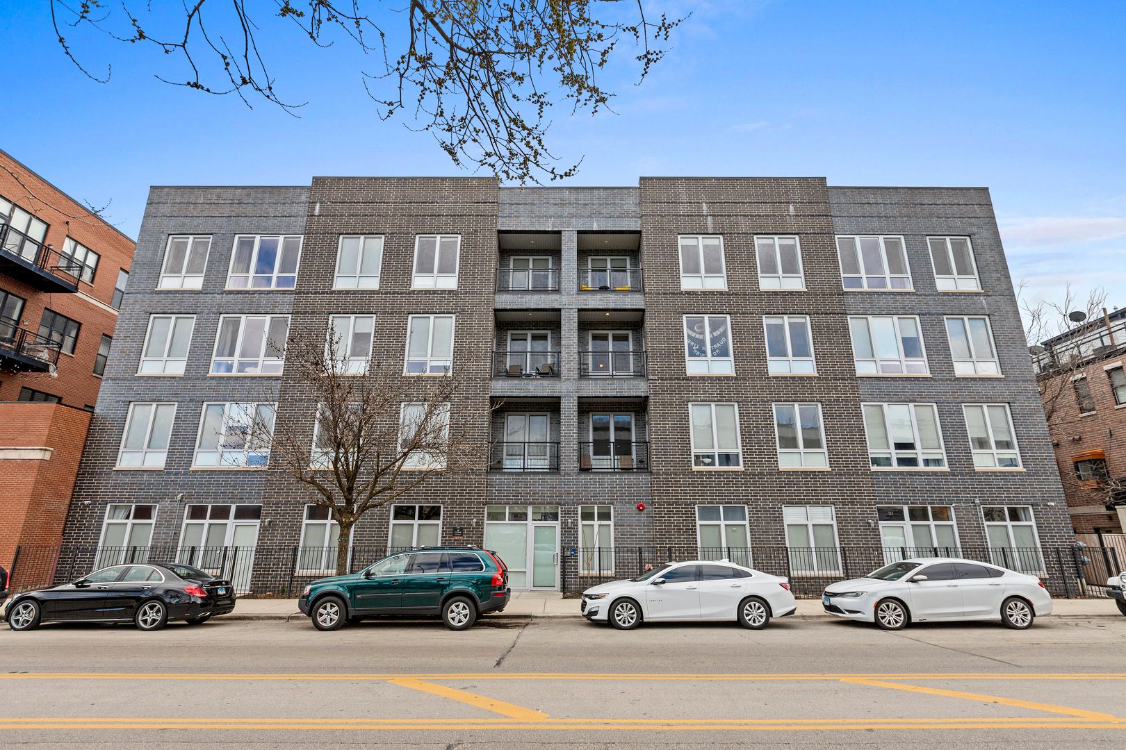 2217 W Madison Street #403 — Chicago, IL 60612