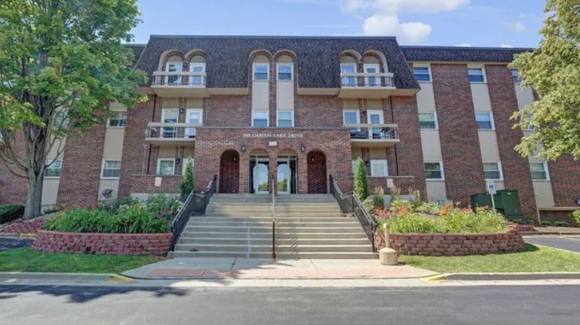 1501 Darien Lake Drive, Darien, IL 60561