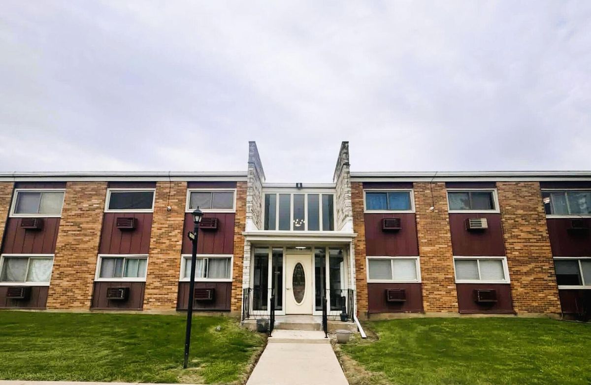 1313 Rebecca Road, Lombard, IL 60148