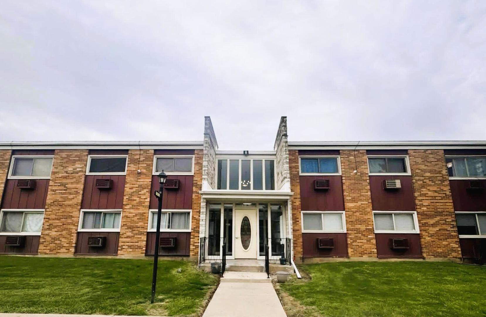 1313 S Rebecca Road #209 — Lombard, IL 60148