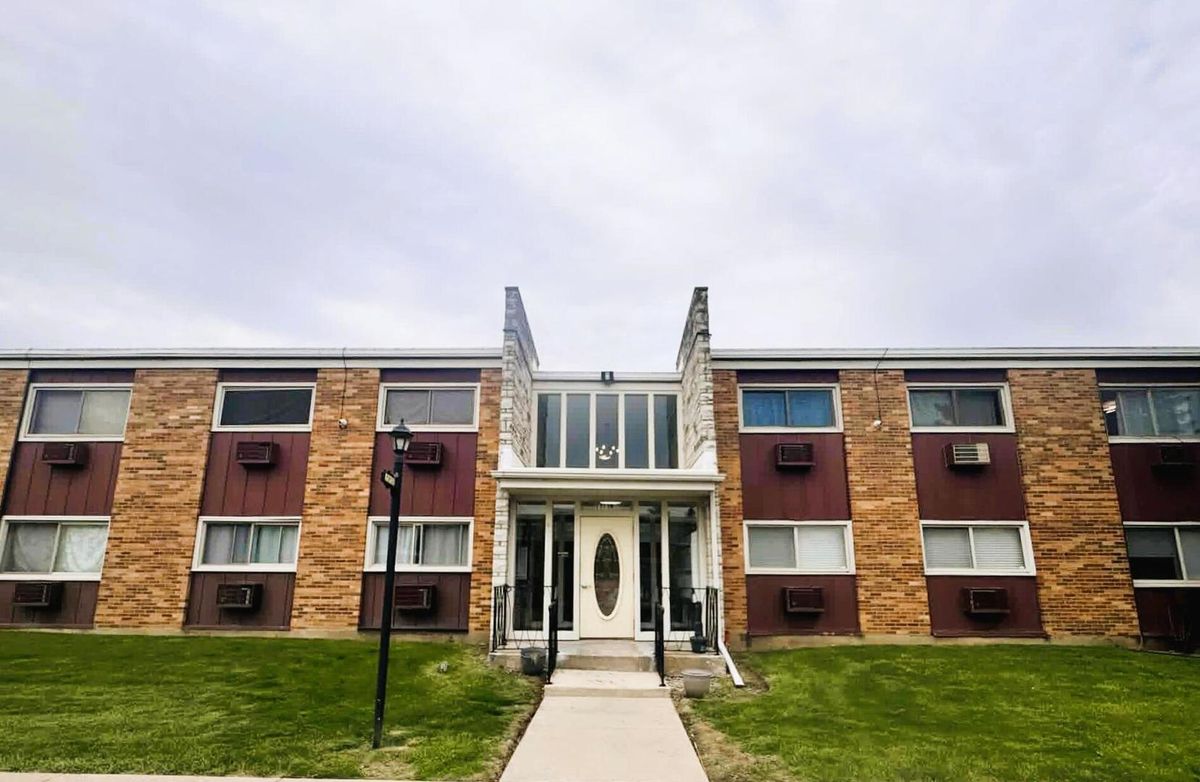 1313 Rebecca Road, Lombard, IL 60148
